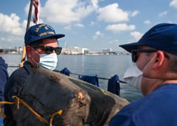 Guardia Costera de EE.UU. realiza mayor incautación de cocaína de su historia