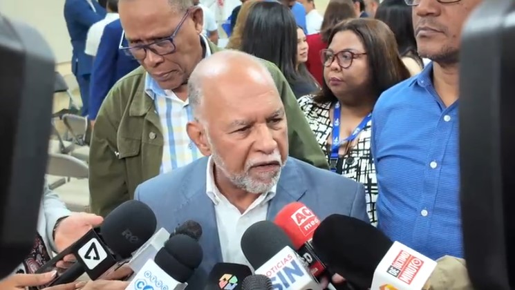 ADP garantiza que ningún estudiante será devuelto por falta de uniforme