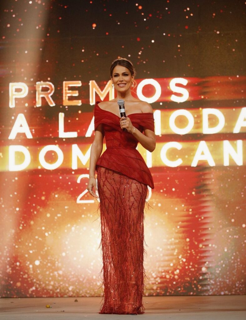 Caroline Aquino deslumbra como presentadora en Premios a la Moda Dominicana | 2 | Caroline Aquino deslumbra como presentadora en Premios a la Moda Dominicana - Noticias de hoy en República Dominicana | De Último Minuto