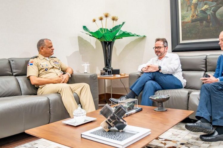 Ministro de Defensa se reúne con el enviado especial de la ONU en Haití