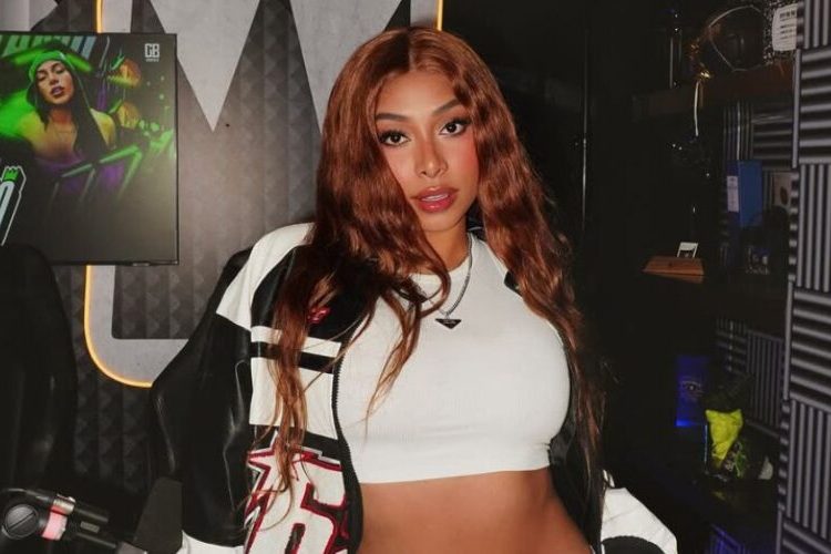 Karola, integrante de La Casa de Alofoke, se declara fan de los dominicanos