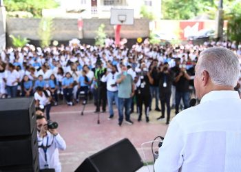 Andrés Bautista encabeza apertura del año escolar con énfasis en calidad y valores