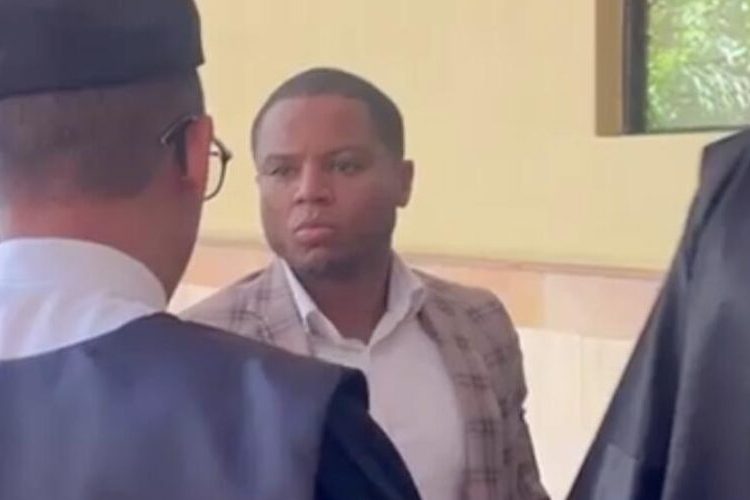 Empresario Vásquez Santana se presenta en Fiscalía de Santiago por caso Discovery 3.0