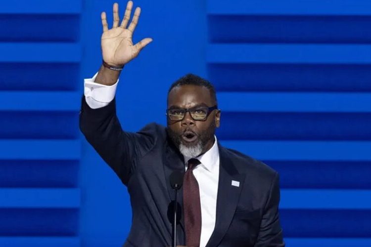 El acalde de Chicago ordena a funcionarios no colaborar con agentes federales