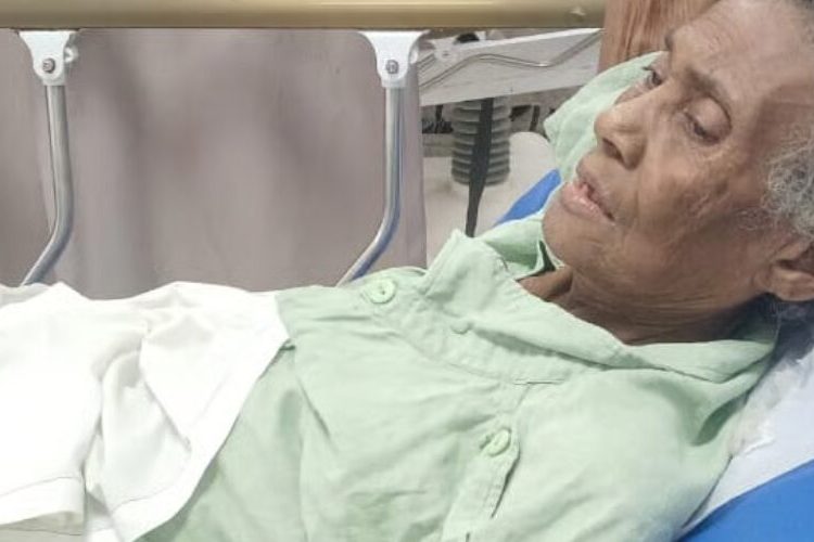 Rescatan anciana vivía en condiciones inhumanas en Hato Mayor; hijo es arrestado