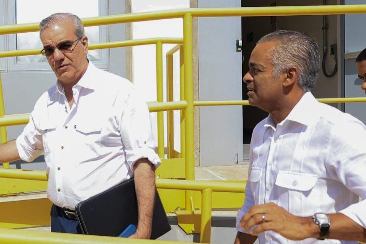 Abinader supervisa operaciones en Punta Catalina