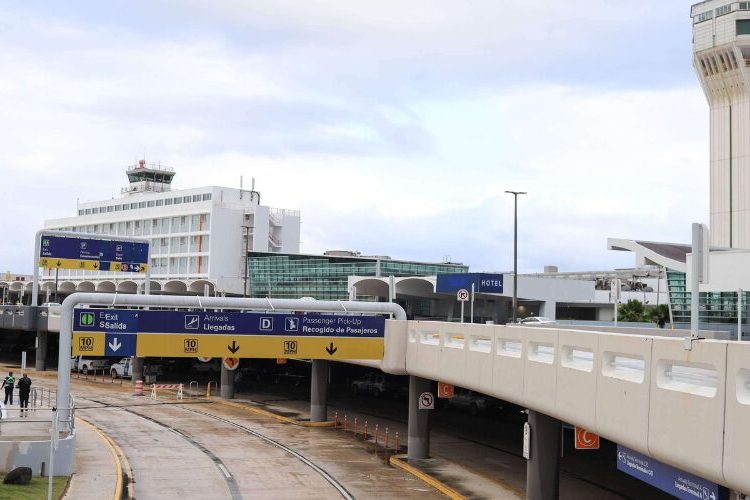 Cancelan una veintena de vuelos entre Puerto Rico y otras islas del Caribe por huracán Erin