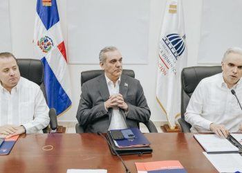 Gobierno garantiza más de 1,200 aulas nuevas para año escolar 2025-2026