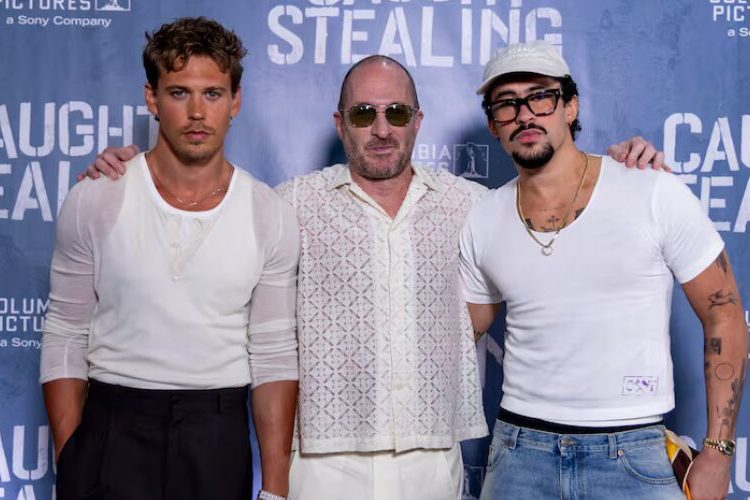 Bad Bunny y Austin Butler deslumbran en premier exclusiva de “Caught Stealing” en Puerto Rico