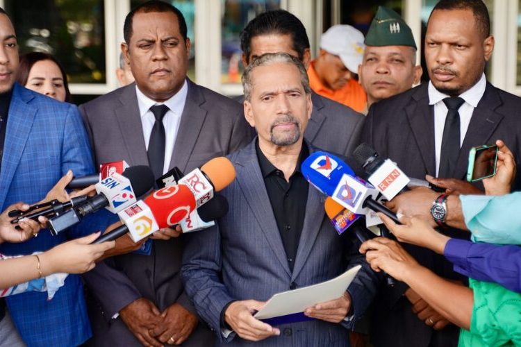 Hasta tres meses de prisión por alterar el Himno Nacional;Efemérides Patrias presenta denuncia formal