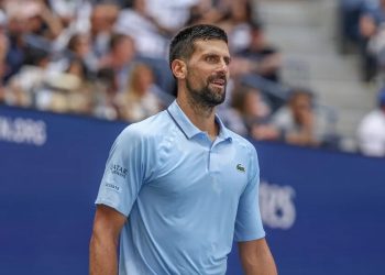 Djokovic cede un set ante Svajda pero avanza a tercera ronda del US Open