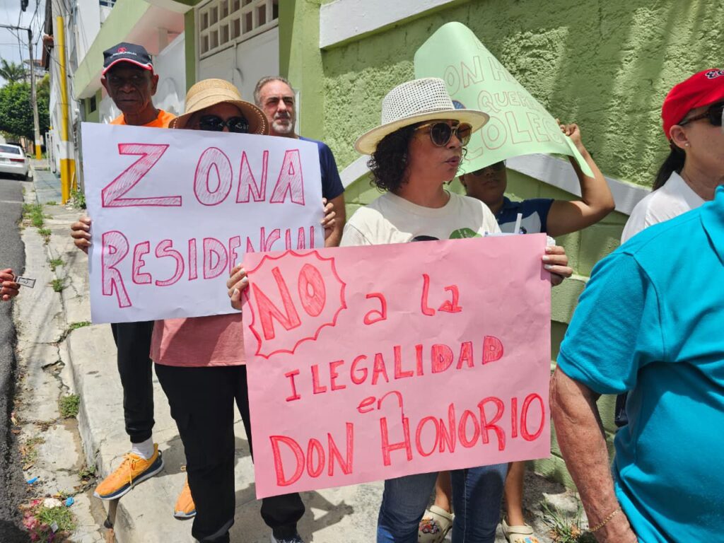 Don Honorio rechaza instalación ilegal de colegio privado | 2 | Don Honorio rechaza instalación ilegal de colegio privado - Noticias de hoy en República Dominicana | De Último Minuto