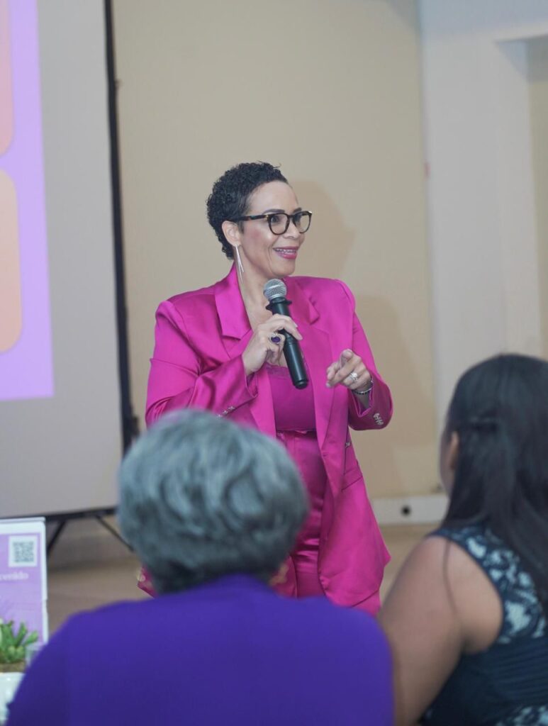 Dra. Hichez resalta importancia de abordar la depresión en atención primaria durante II Jornada de SODOMEFYC | 2 | Dra. Hichez resalta importancia de abordar la depresión en atención primaria durante II Jornada de SODOMEFYC - Noticias de hoy en República Dominicana | De Último Minuto