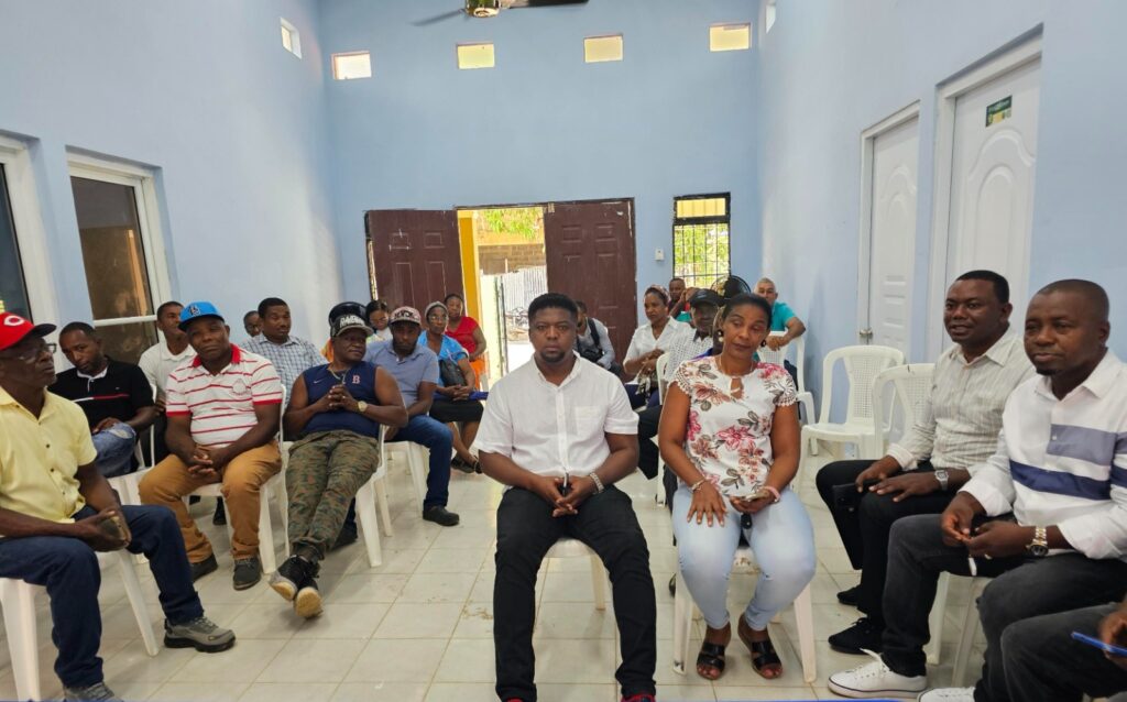 Edeeste despliega equipos comunitarios para explicar causas de apagones y garantizar mejoras en el servicio - Noticias de hoy en República Dominicana | De Último Minuto