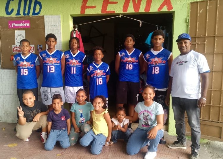 Club Fénix de Herrera solicita apoyo en uniformes y utilería para sus equipos de baloncesto y voleibol