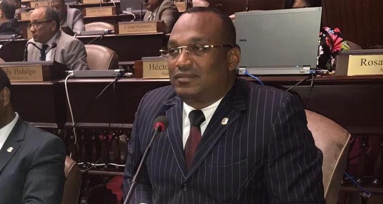 El exdiputado Francis Gas demanda por difamación a Topo Point y Melvin TV