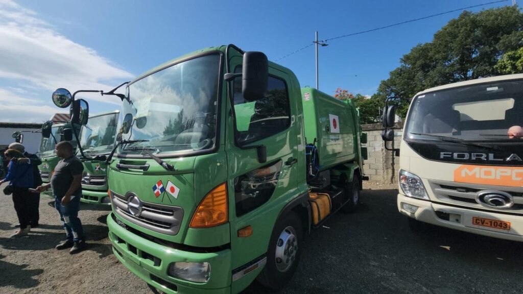 Gobierno de Japón dona tres camiones compactadores al Ayuntamiento de Bonao | 2 | Gobierno de Japón dona tres camiones compactadores al Ayuntamiento de Bonao - Noticias de hoy en República Dominicana | De Último Minuto
