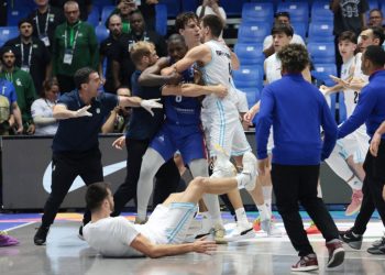 David Jones pide disculpas públicas tras el altercado en el partido contra Argentina