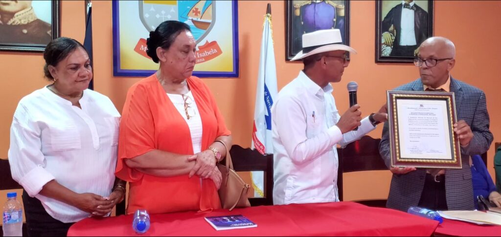 Honran al escritor Miguel Andrés Reyes Raposo como Hijo Meritorio - Noticias de hoy en República Dominicana | De Último Minuto