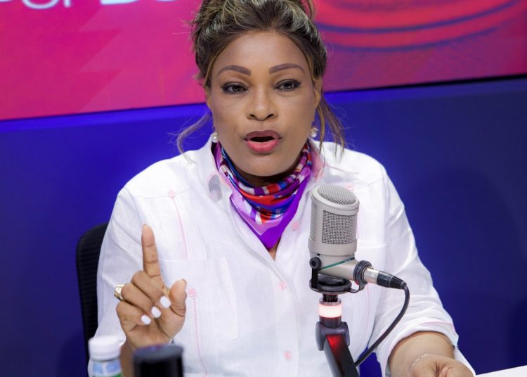 Diputada y terapeuta Altagracia de los Santos sobre traumas en relaciones: «un clavo no saca otro clavo»