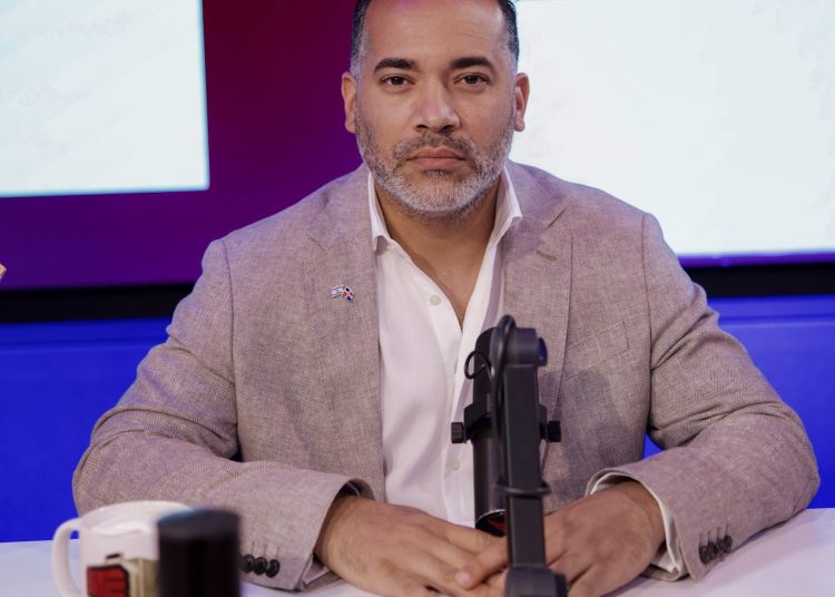 Brito denuncia a «La Demente» por promover esquemas de «chiperos» y cuestiona bancos y autoridades