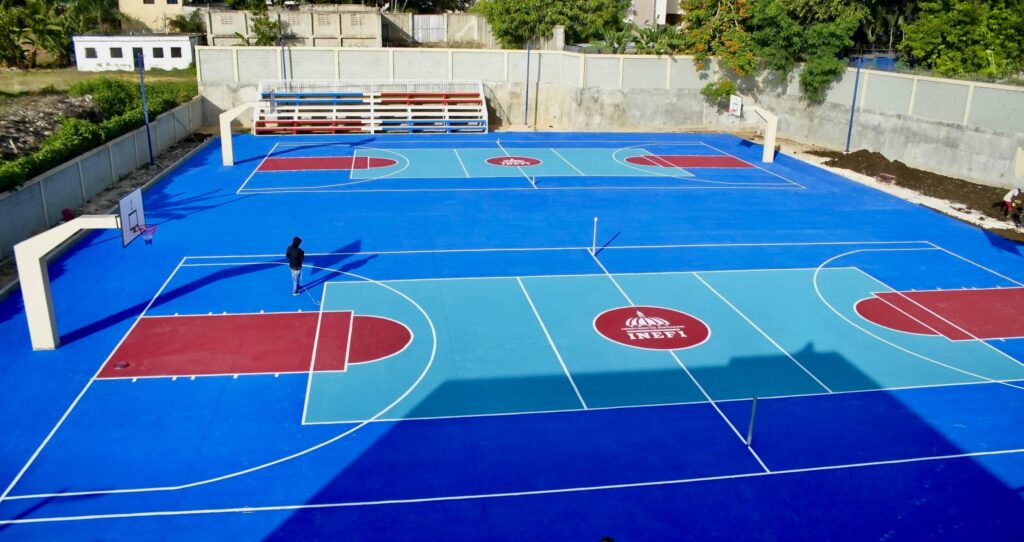 INEFI realiza operativo masivo de reparación de canchas escolares en todo el país | 2 | INEFI realiza operativo masivo de reparación de canchas escolares en todo el país - Noticias de hoy en República Dominicana | De Último Minuto