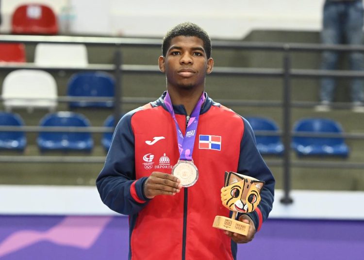 Yorkis Carvajal logra bronce en lucha; Liranyi Alonzo avanza a la final de atletismo en Panam Junior 2025