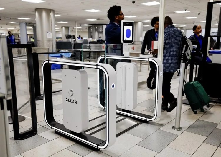 EE.UU. moderniza sus aeropuertos con controles biométricos rumbo al Mundial 2026