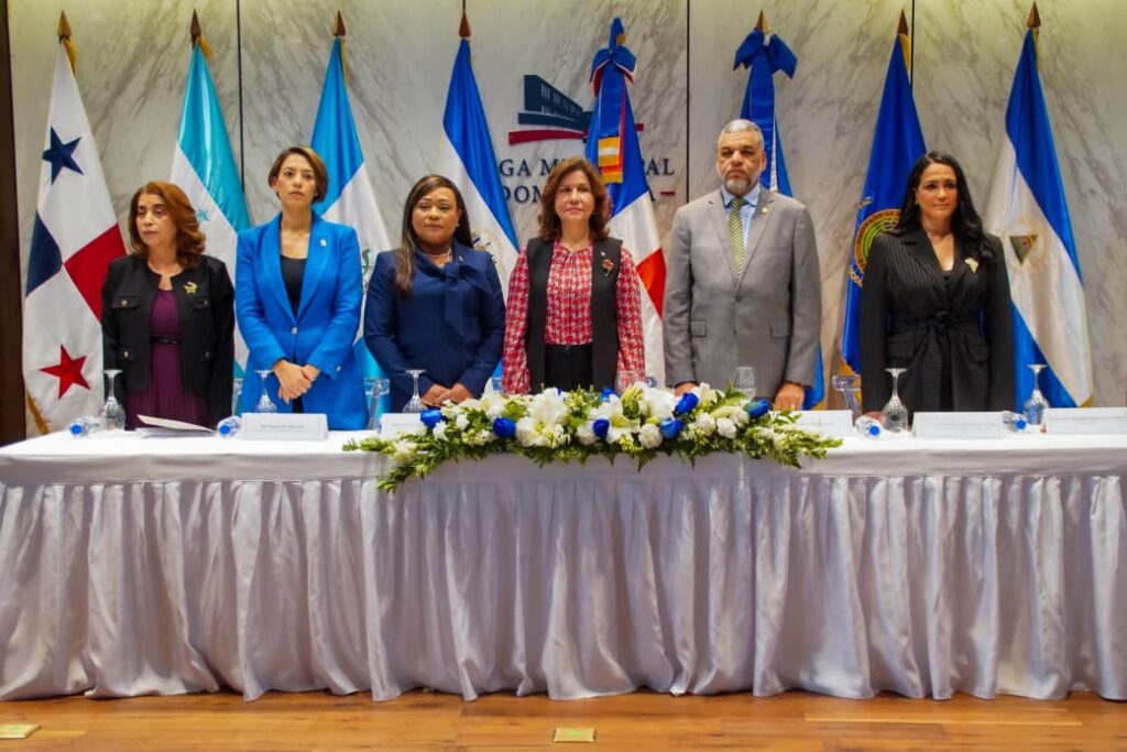 PARLACEN reconoce a Celinés Toribio como Mujer Migrante Destacada | 2 | PARLACEN reconoce a Celinés Toribio como Mujer Migrante Destacada - Noticias de hoy en República Dominicana | De Último Minuto