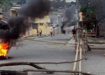 Residentes de Monte Rojo protestan por más de un año sin agua potable