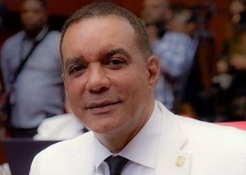 Senador Carlos Gómez destaca primer año de Abinader como exitoso, humano y transparente