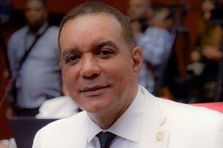 Senador Carlos Gómez destaca primer año de Abinader como exitoso, humano y transparente