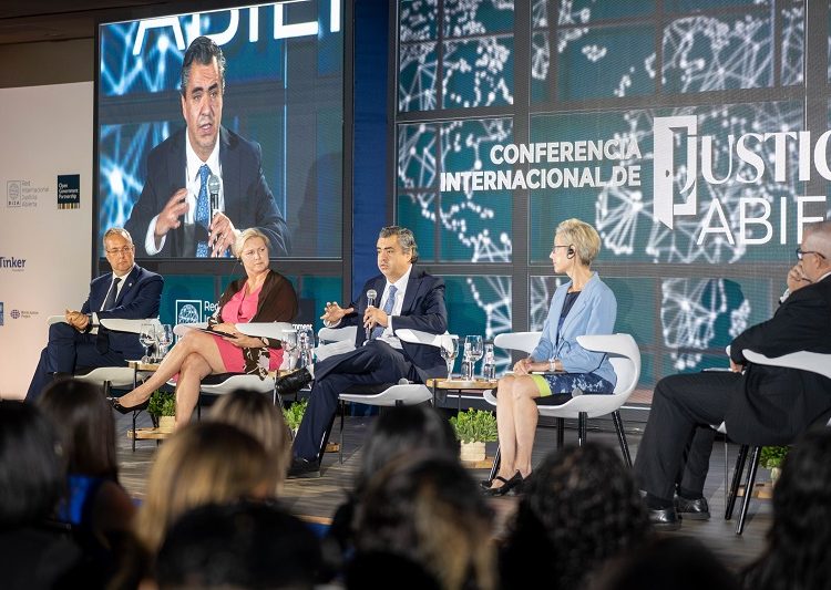 Expertos internacionales destacan ventajas de Justicia Abierta