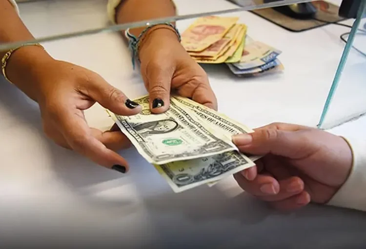 Estos son los precios de compra y venta del dólar para este viernes 15 de agosto