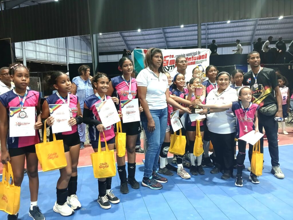Villa Carmen se corona campeón del Mini Voleibol Femenino SDE 2025 - Noticias de hoy en República Dominicana | De Último Minuto