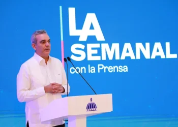 Abinader a oposición: “Lo que yo no hago es inaugurar hospitales sin estar terminados”