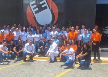 Darian Vargas imparte charla motivacional a jóvenes en Bávaro Media Group