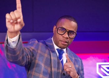 Tolentino denuncia que dueño de joyería en Bávaro fue «vendido»; acusan a 7 personas del robo, entre ellos un urbano