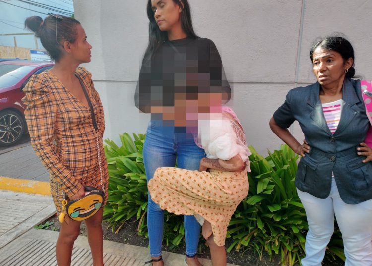 Tía de niña quemada exige justicia y apoyo económico para cirugías