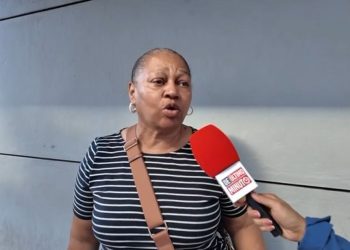 Mujer denuncia años de amenazas y agresiones por su vecino en Invivienda