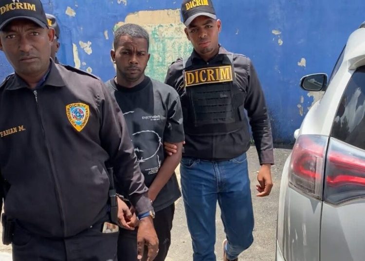 Tres meses de prisión preventiva a acusado de feminicidio en Monte Plata