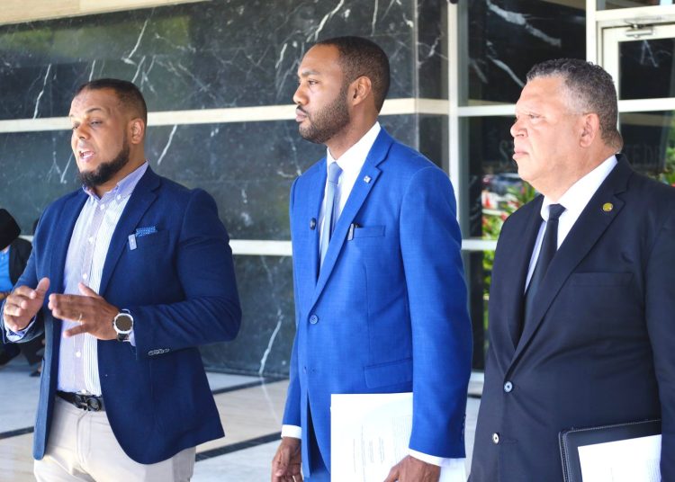 Comunicadores interponen querella por «ultraje» al Himno Nacional