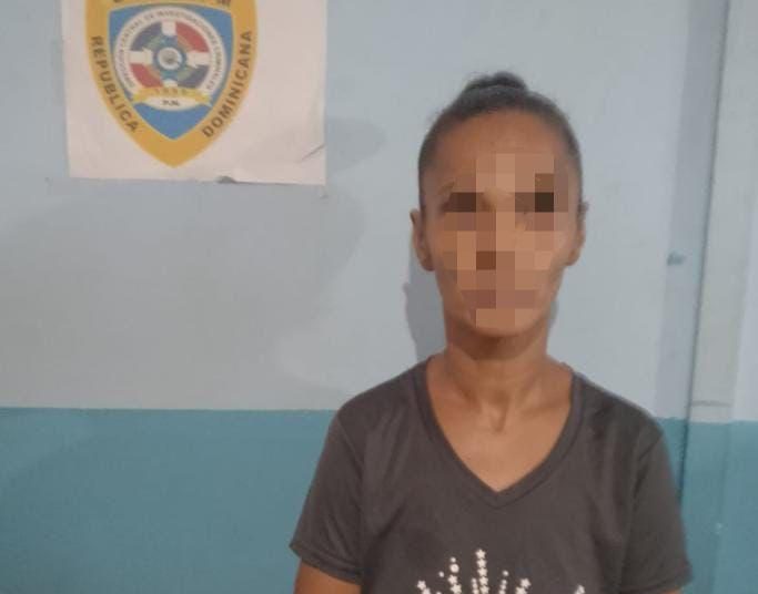 Arrestan a “Juanita” por incendiar establecimiento comercial en Santiago