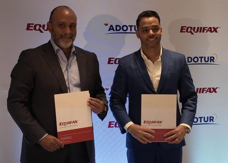 ADOTUR y Equifax firman acuerdo para fortalecer el turismo