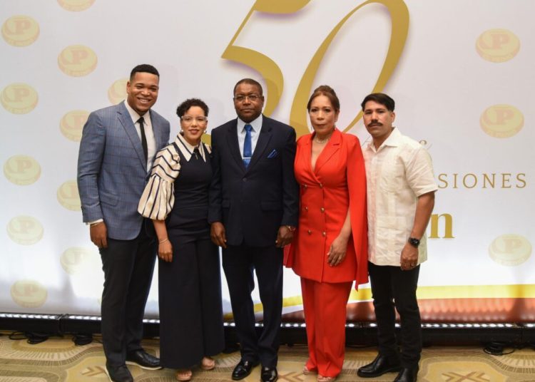 COOPNAMA entrega más de 2 millones en premios a docentes en celebración del Día del Maestro