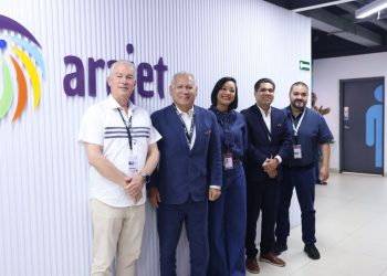 Tripulantes VIP y ARAJET firman acuerdo estratégico para fortalecer el talento aeronáutico