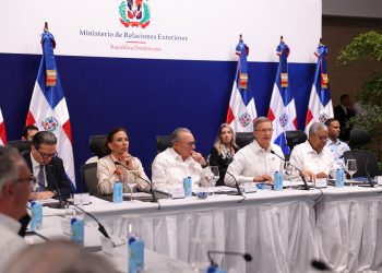 Canciller Roberto Álvarez detalla preparativos de la X Cumbre de las Américas ante medios y líderes de opinión