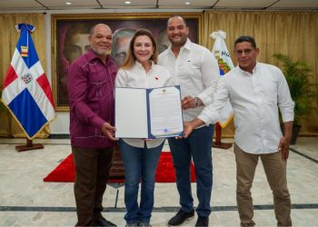 Carolina es reconocida como Visitante Distinguida del municipio de Salcedo