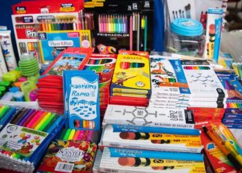 Pro Consumidor supervisa la venta de útiles escolares para prevenir publicidad engañosa