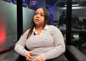 Un parqueo, una amenaza: el conflicto que tiene en vilo a una vecina de Invivienda